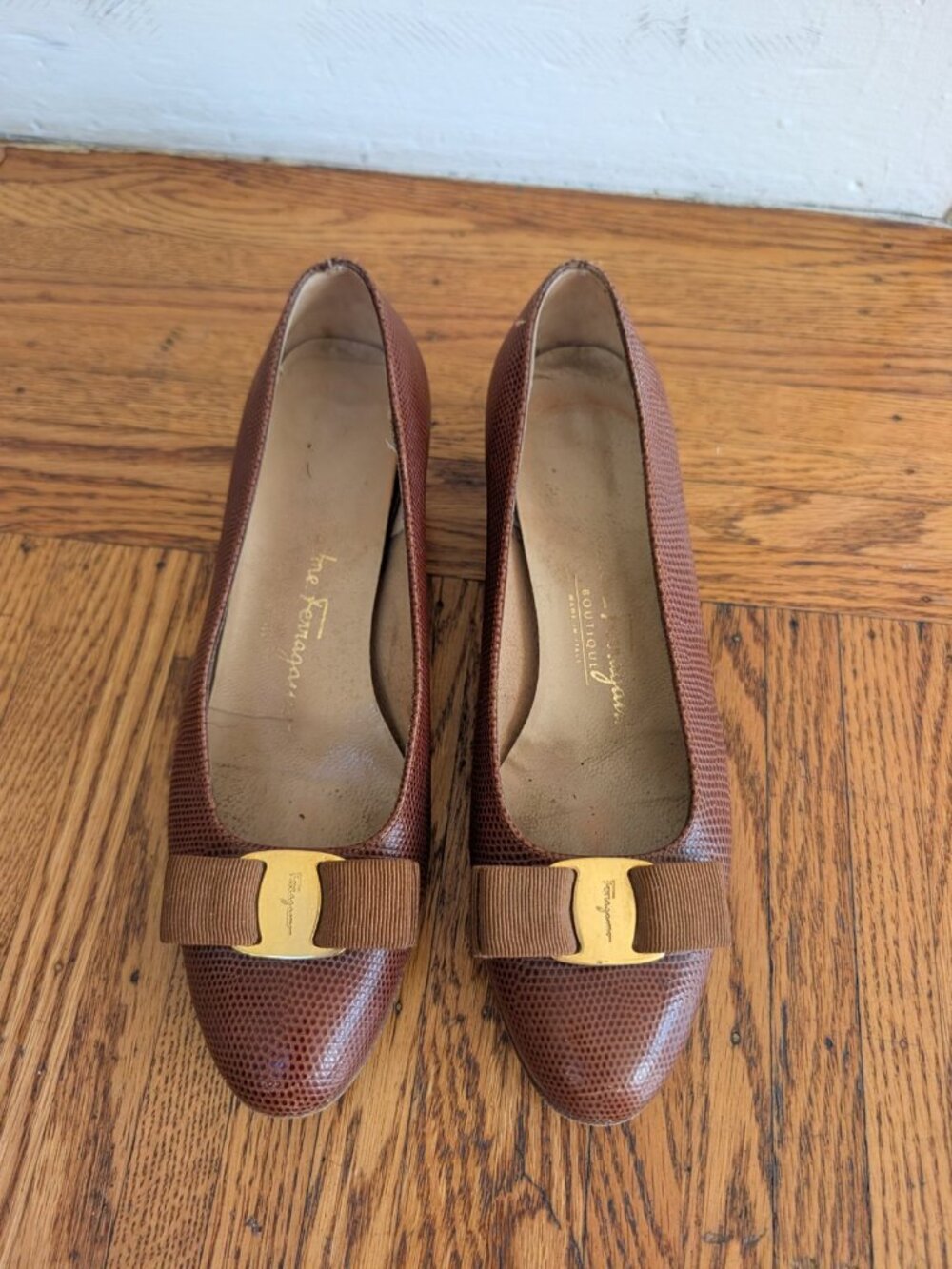 Salvatore Ferragamo Vara Bow Pumps Cognac Lizard Texture Size 7C Wide